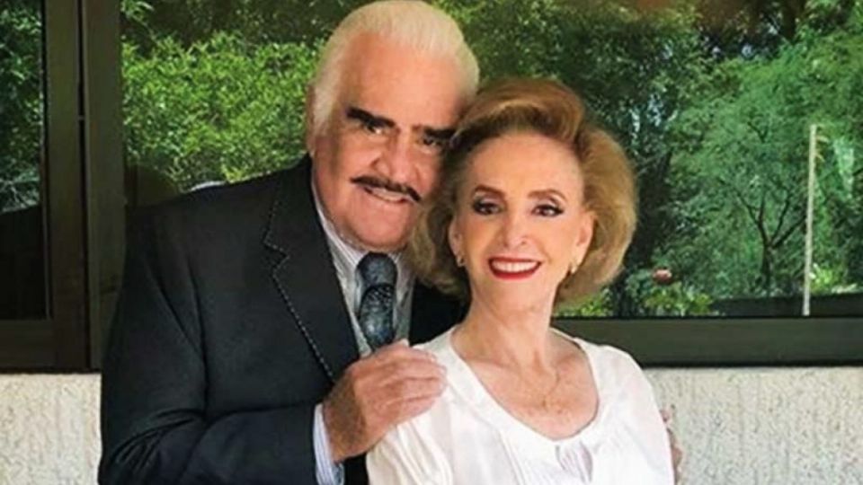 Doña Cuquita le hizo el feo a la novia de Vicente Fernández Jr, prefirió sentarse junto a Mara Patricia