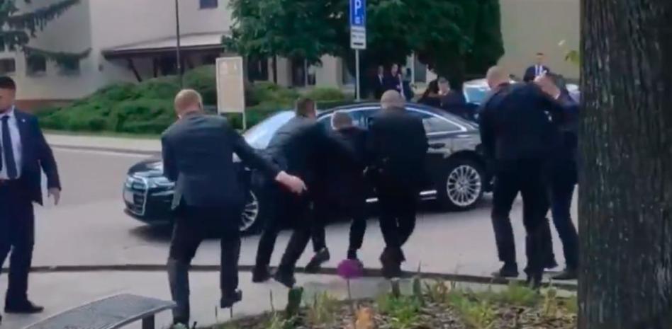 El primer ministro eslovaco «lucha por su vida» tras recibir múltiples disparos